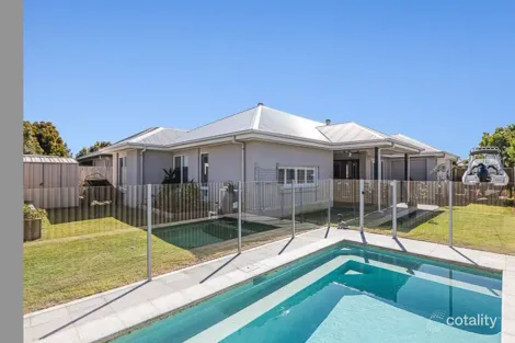 4 Clubrush Ct, Banksia Beach, QLD 4507