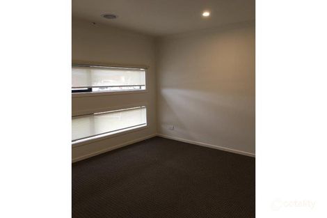 Property photo of 30 Omeara Crescent Cranbourne East VIC 3977