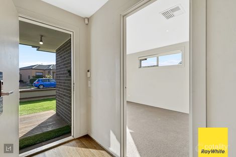 Property photo of 4 Cutleaf Crescent Tarneit VIC 3029