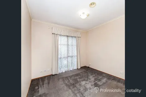Property photo of 17 Jarryd Crescent Berwick VIC 3806