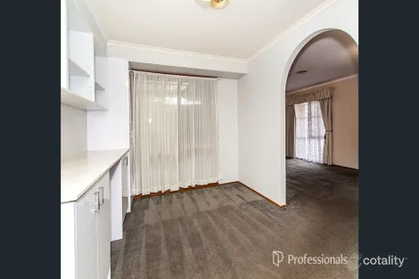 Property photo of 17 Jarryd Crescent Berwick VIC 3806