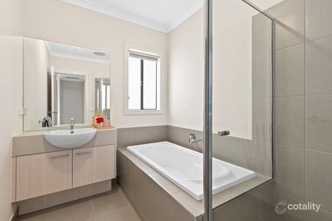 Property photo of 2 Elmtree Crescent Clyde North VIC 3978