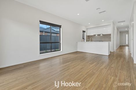Property photo of 9 Carnelian Circuit Clyde North VIC 3978