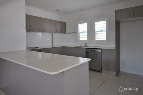 Property photo of 2/23 Hunter Avenue Labrador QLD 4215