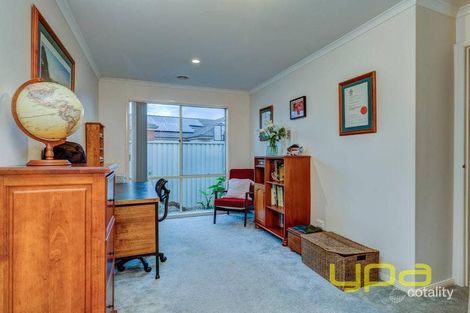 Property photo of 19 Netherton Place Caroline Springs VIC 3023