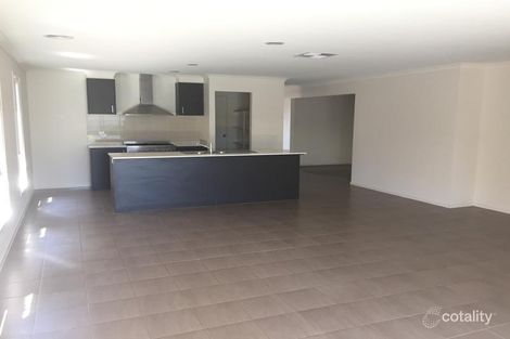 Property photo of 4 Bavaria Lane Pakenham VIC 3810