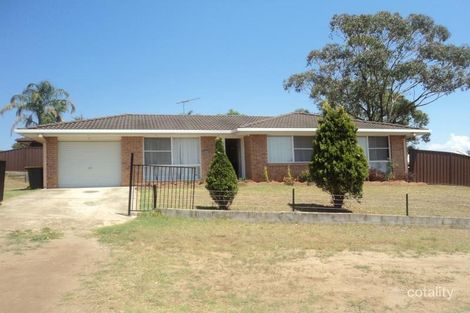 51 Claypole St, Ambarvale, NSW 2560