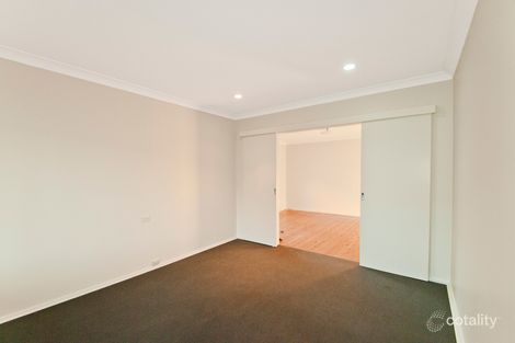 Property photo of 17 Echuca Crescent Koonawarra NSW 2530