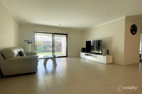 Property photo of 61 Eliburn Drive Cranbourne East VIC 3977
