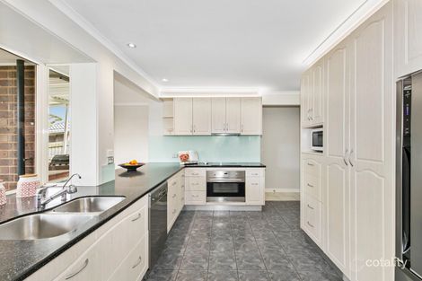 Property photo of 10 Roycroft Close Glen Waverley VIC 3150