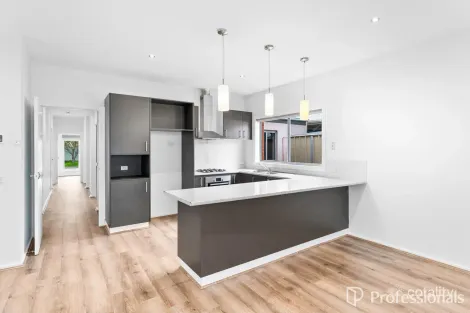 Property photo of 33 Cranwell Square Caroline Springs VIC 3023