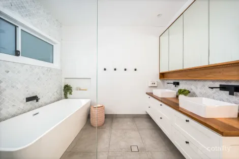 Property photo of 19 Seaview Terrace Thirroul NSW 2515