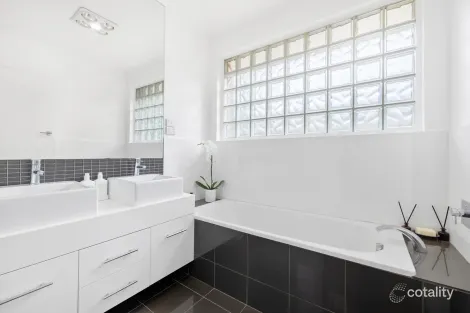 Property photo of 12 Nethercote Drive Mount Waverley VIC 3149