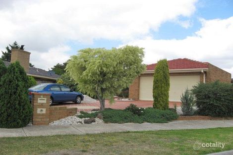 Property photo of 2 Commodore Court Taylors Lakes VIC 3038
