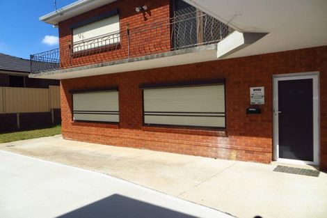 10 Ulm St, Middleton Grange, NSW 2171