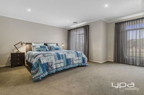 Property photo of 10 Currington Crescent Darley VIC 3340