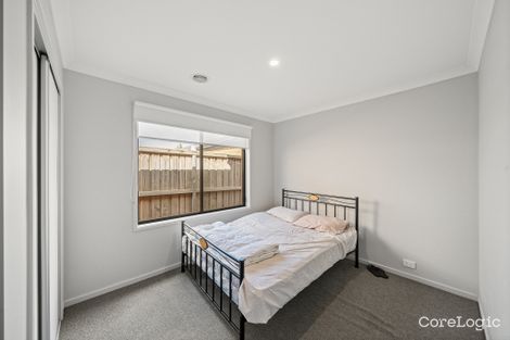 Property photo of 15 Thoroughbred Drive Clyde North VIC 3978