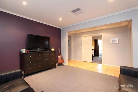 Property photo of 4 Sidney Place Caroline Springs VIC 3023