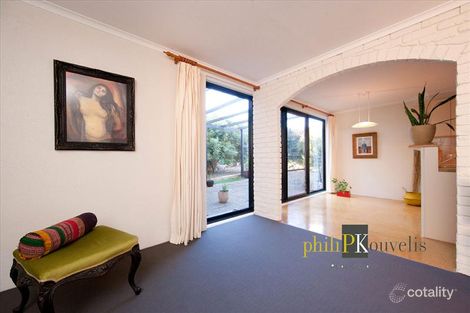 Property photo of 9 Mackaness Place Garran ACT 2605