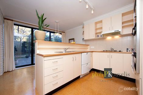 Property photo of 9 Mackaness Place Garran ACT 2605