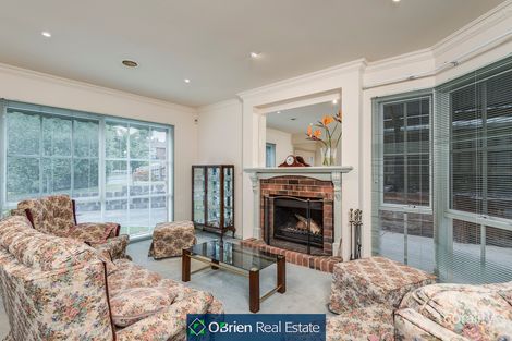 Property photo of 9 Charlton Court Endeavour Hills VIC 3802