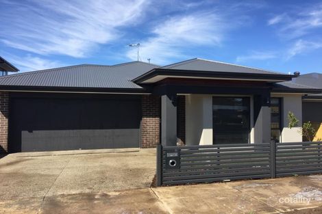 8 Edara Cct, Greenvale, VIC 3059