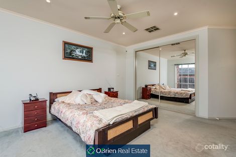 Property photo of 9 Charlton Court Endeavour Hills VIC 3802
