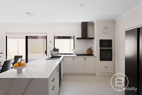 Property photo of 7 Ankuri Pass Carramar WA 6031