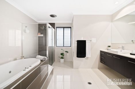 16 Sara Ave, Broadbeach Waters, QLD 4218