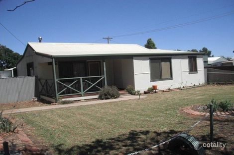 1 Lowan St, Goolgowi, NSW 2652