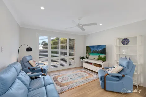 Property photo of 2/82 Ocean View Drive Wamberal NSW 2260