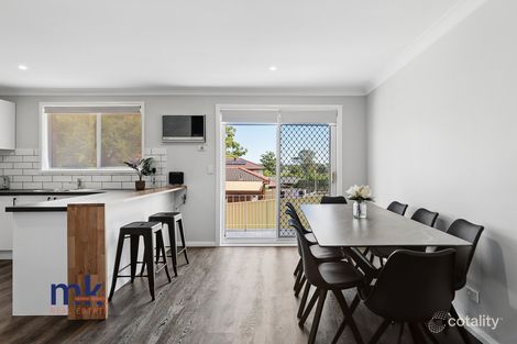Property photo of 2/22 Aminya Crescent Bradbury NSW 2560