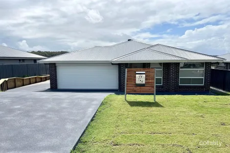 Property photo of 19 Como Avenue Burrill Lake NSW 2539