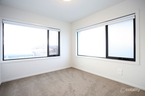 Property photo of 12 Modena Place Cranbourne West VIC 3977