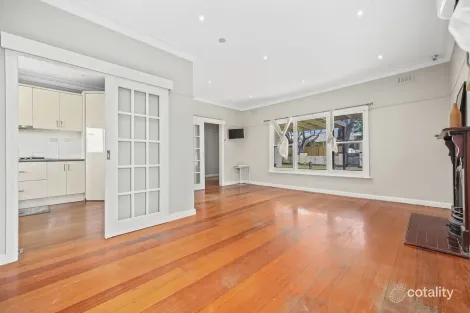 Property photo of 4 Wallace Avenue Dandenong VIC 3175