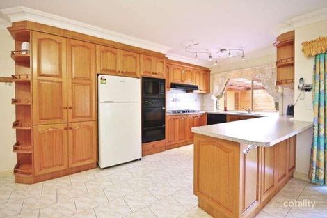 Property photo of 19 Chris Court Hillside VIC 3037