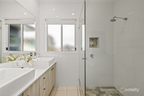 Property photo of 2/11B Barry Street Mount Lofty QLD 4350