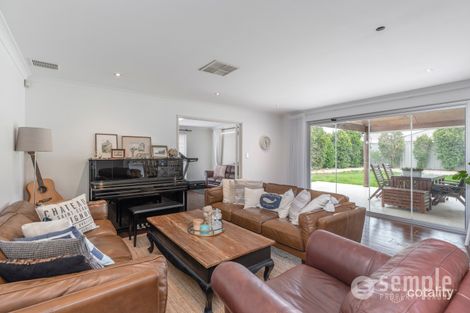 Property photo of 16 Rosette Place Piara Waters WA 6112