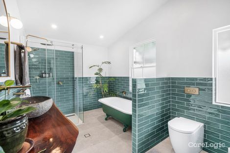 Property photo of 6 West Avenue Wynnum QLD 4178