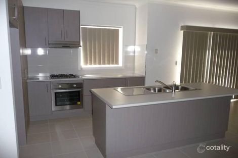 Property photo of 1/3 Buckingham Drive Werribee VIC 3030