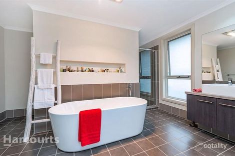 Property photo of 52 Taradale Drive Ropes Crossing NSW 2760