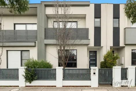 Property photo of 12 Errol Boulevard Mickleham VIC 3064