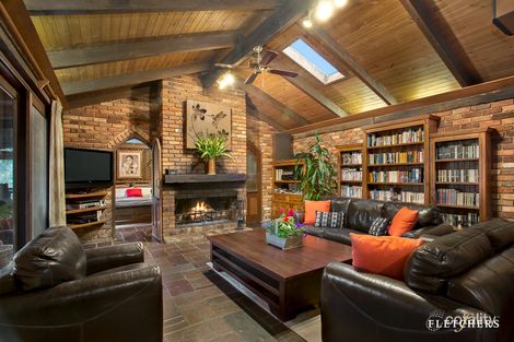 Property photo of 31 Antoinette Boulevard Eltham VIC 3095