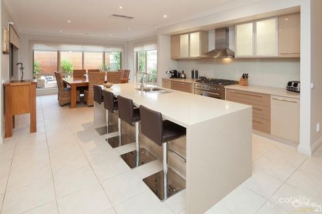 Property photo of 2 Yarra Close Pakenham VIC 3810