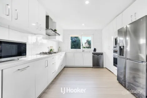 Property photo of 1 Jacques Road Narre Warren North VIC 3804