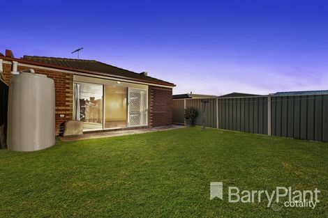 Property photo of 2/28 Mount Eagle Way Wyndham Vale VIC 3024
