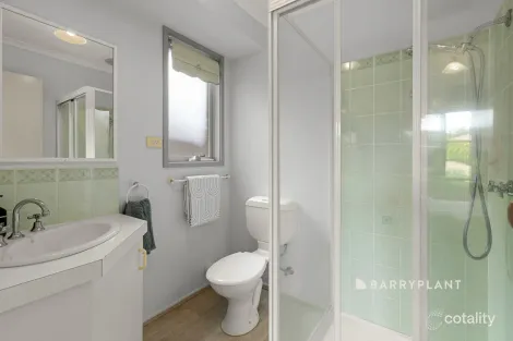 Property photo of 37 Garnet Close Narre Warren VIC 3805