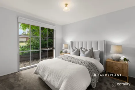 Property photo of 37 Garnet Close Narre Warren VIC 3805