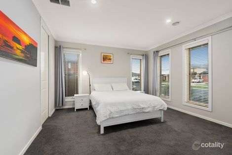 115 Thoroughbred Dr, Clyde North, VIC 3978