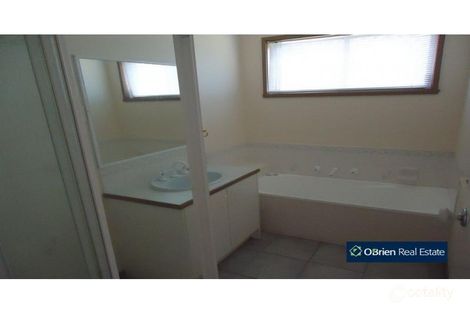 Property photo of 115 Lawless Drive Cranbourne North VIC 3977